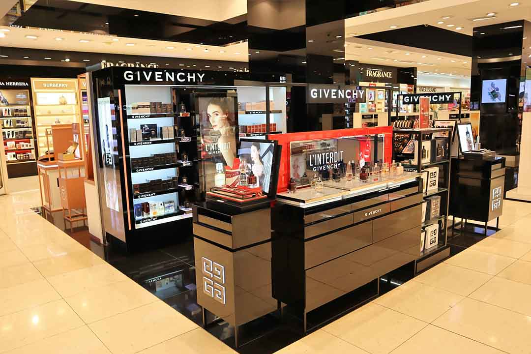 How to Choose the Perfect Display Stand for Your Store